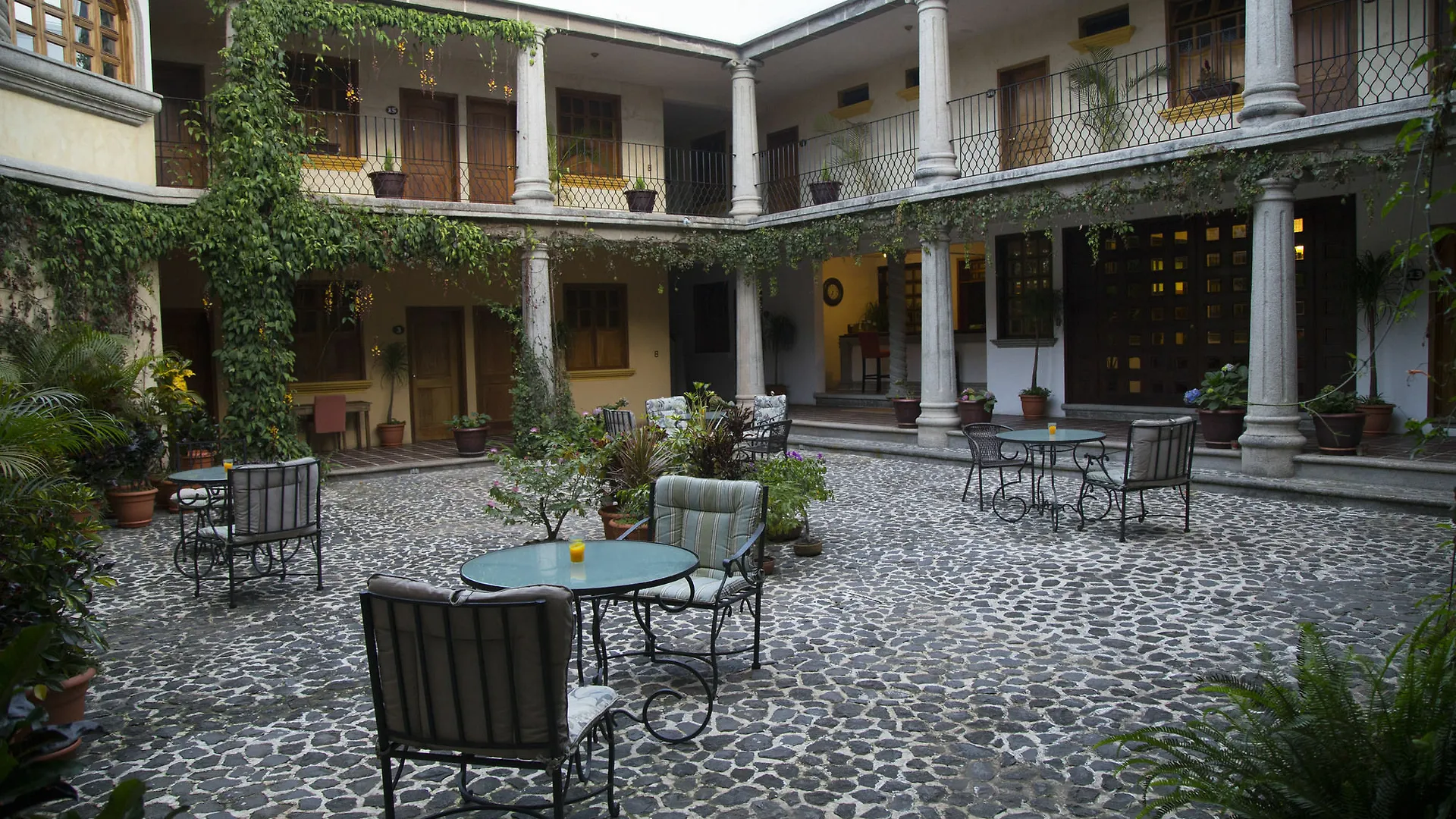 *** Hotel El Carmen Suites Antigua Guatemala